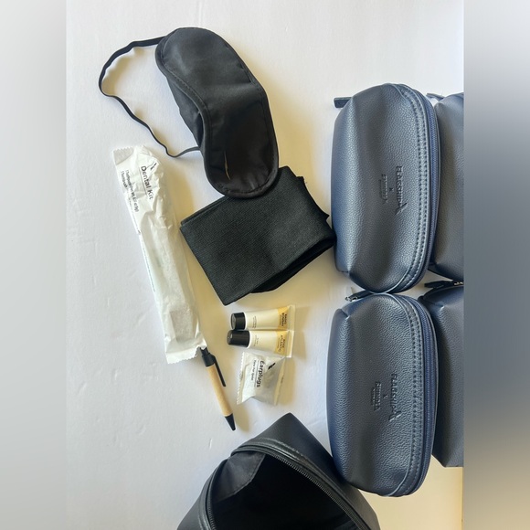AIRLINE BUSINESS CLASS Amenities Kit. - Picture 5 of 7